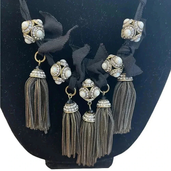 Like new black ribbon pearl and tassel necklace - Picture 3 of 5